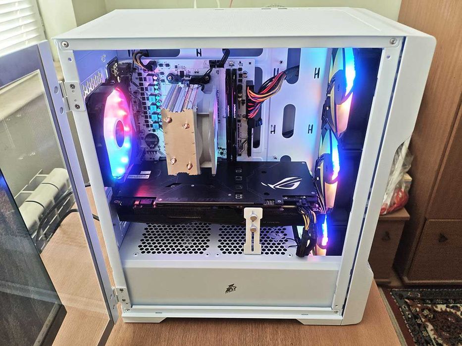 Геймърски компютър, Ryzen 3500x, Asus Rog Strix 1070, 16gb Ram, 960Gb