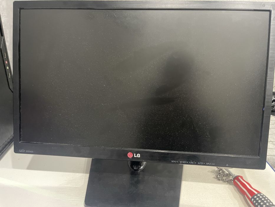 продам монитор хороший full hd