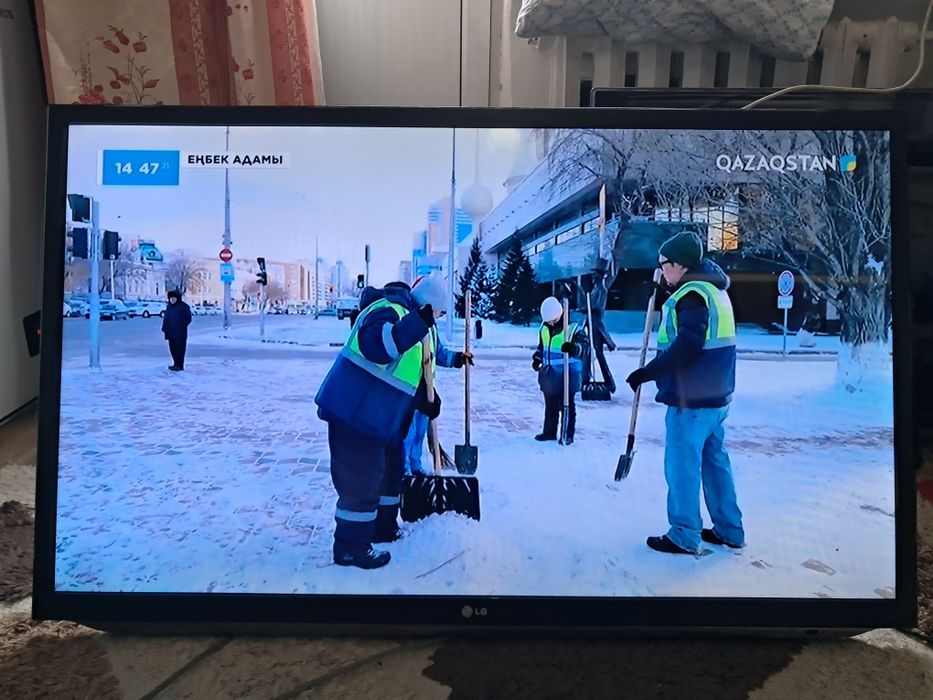 Продам два телевизора LG