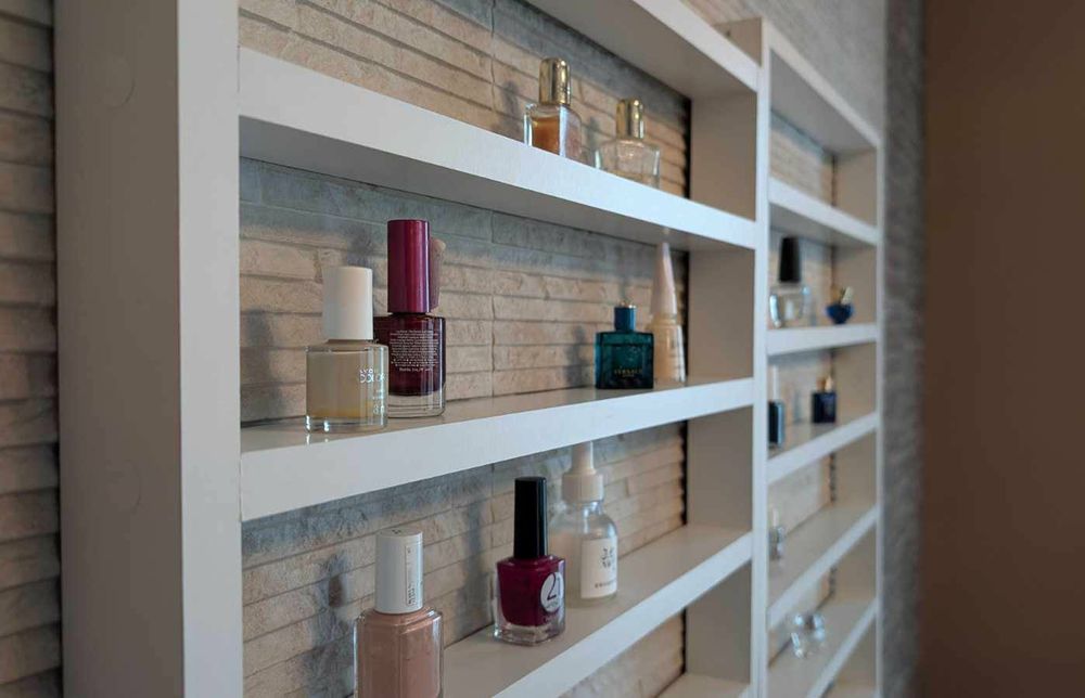 Рафт за лакове , стелаж етажерка стойка за лакове козметични салоних