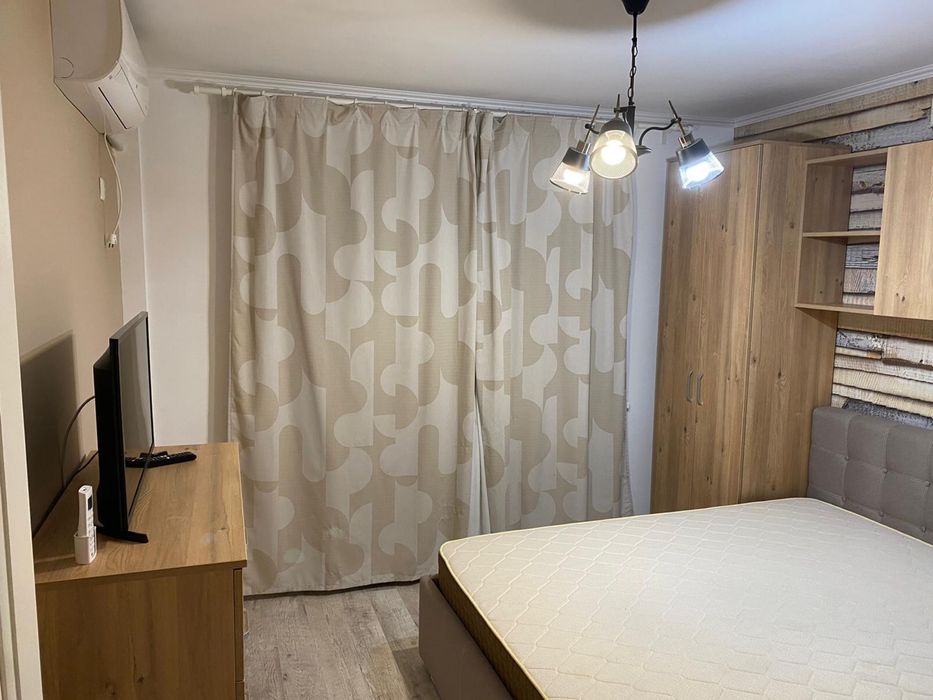 Inchiriez apartament 3 camere decomandat, zona Obor-Colentina strada Masina de Paine , parter înalt