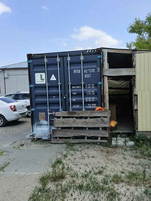 Продам 2 контейнера