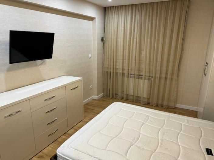 Дава се под наем Тристаен апартамент в София, Света Троица - 108 кв.м за 632.4 € - Снимка #4