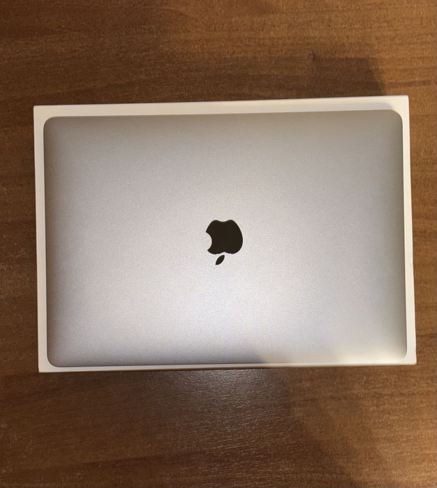 MacBook Air M1 2020, 8GB RAM, 256GB SSD + cutie + husă