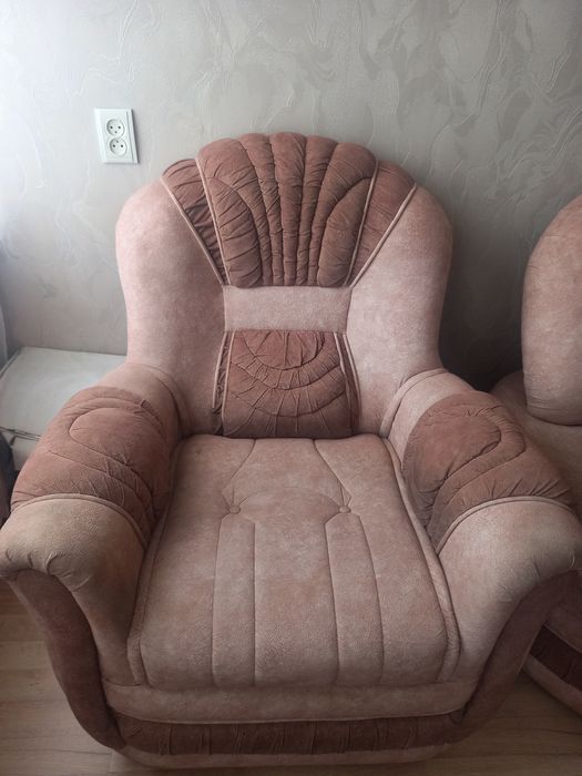 Продам угловой диван с креслом
