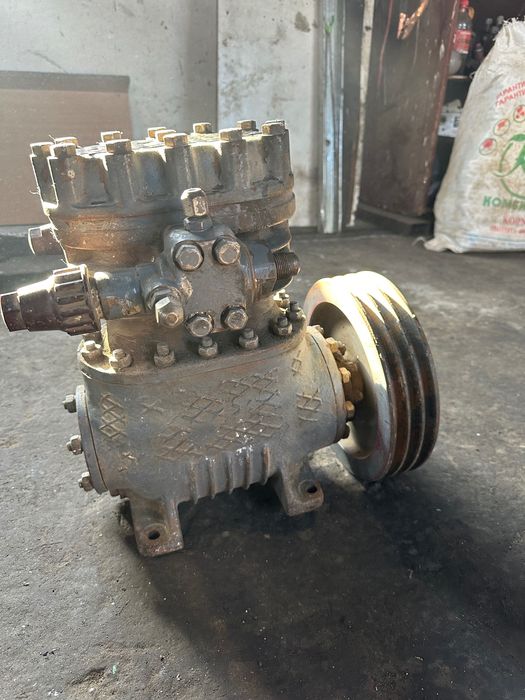 Компрессор промышленный для холодильника