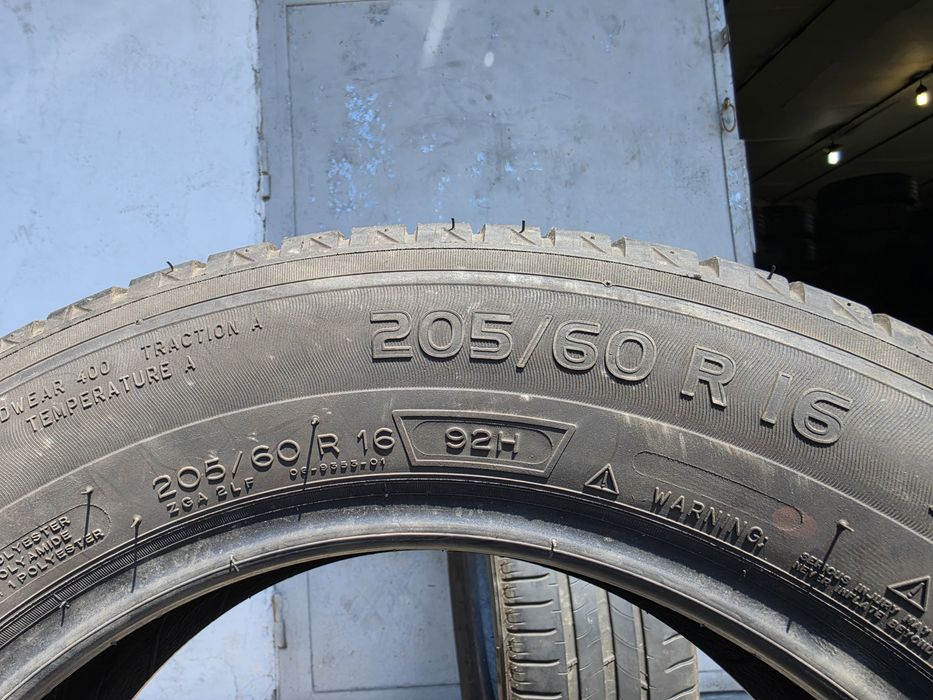 2 броя летни гуми 205/60/16 Michelin DOT 0415 5 mm