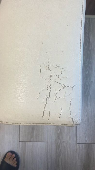 Ъглов диван.