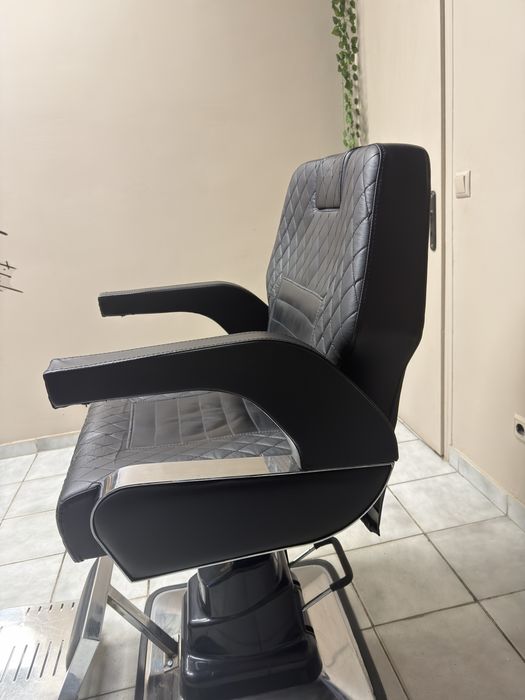 Черен бръснаркси стол