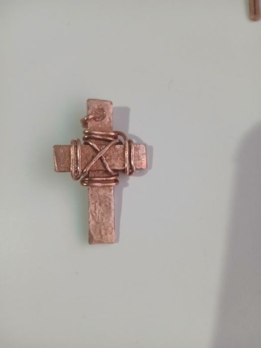Cruce din cupru,99%, de pus la gat,   lucrata manual