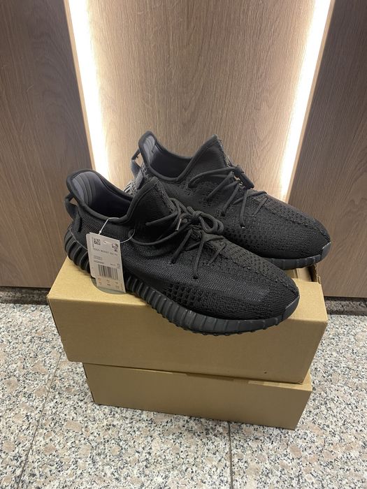 Yeezy Boost 350v2 Onyx Black