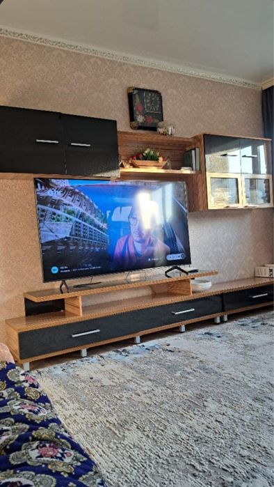 Продам стенку для гостиной и диван