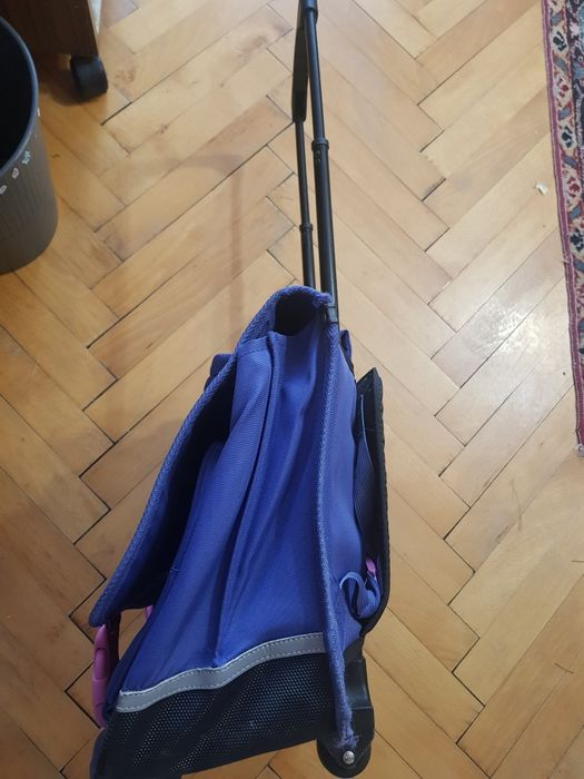 Ученическа раница с колелца Kickers