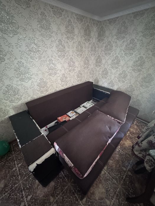 Продается диван раскладное с подушками