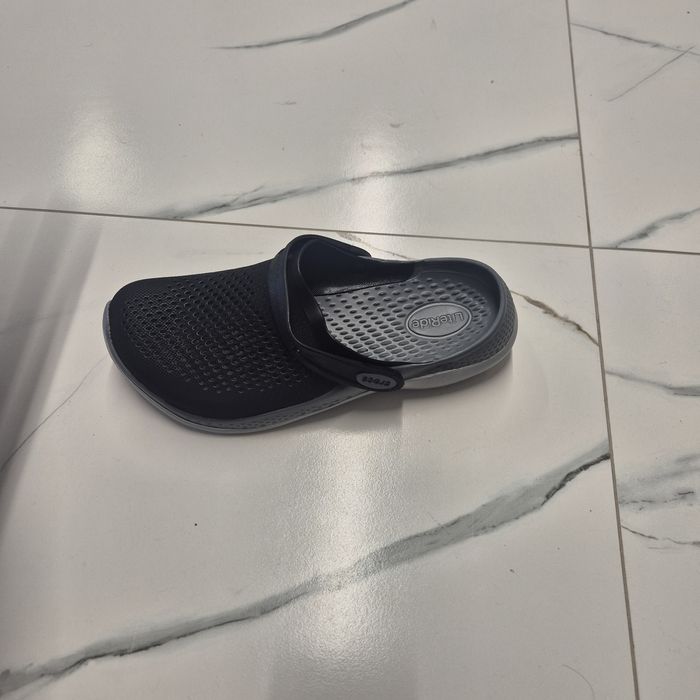 Продам тапочки новые