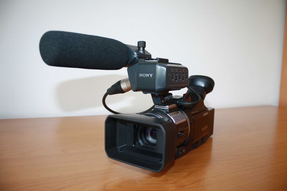 Продаётся  видеокамера  SONI  HDV .