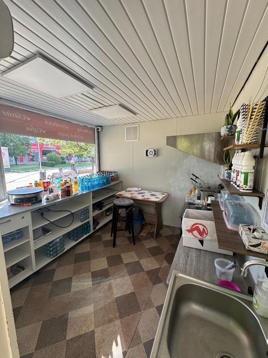 Container utilat spațiu comercial