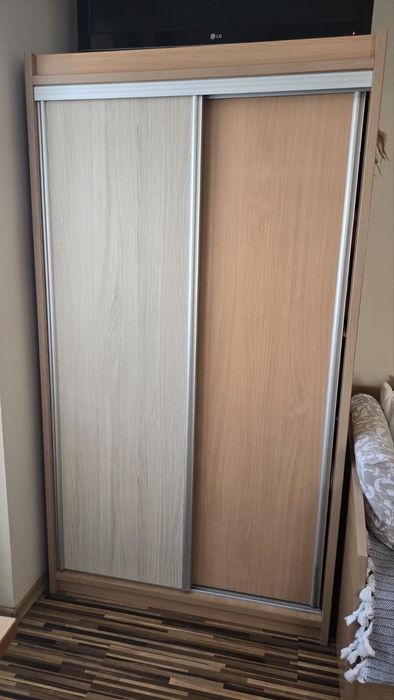 Продавам комплект мебели за детска стая добро състояние