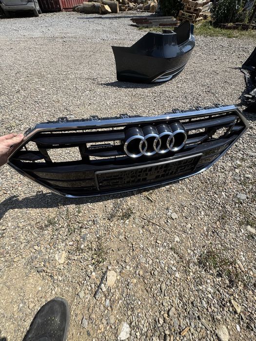 Bara fata si spate si grila Completa Audi A7 C8