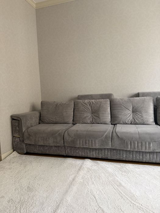 Продаю диван в гостинную