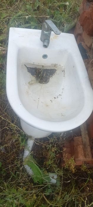 Продам биде ,раковину ,унитаз с бочком