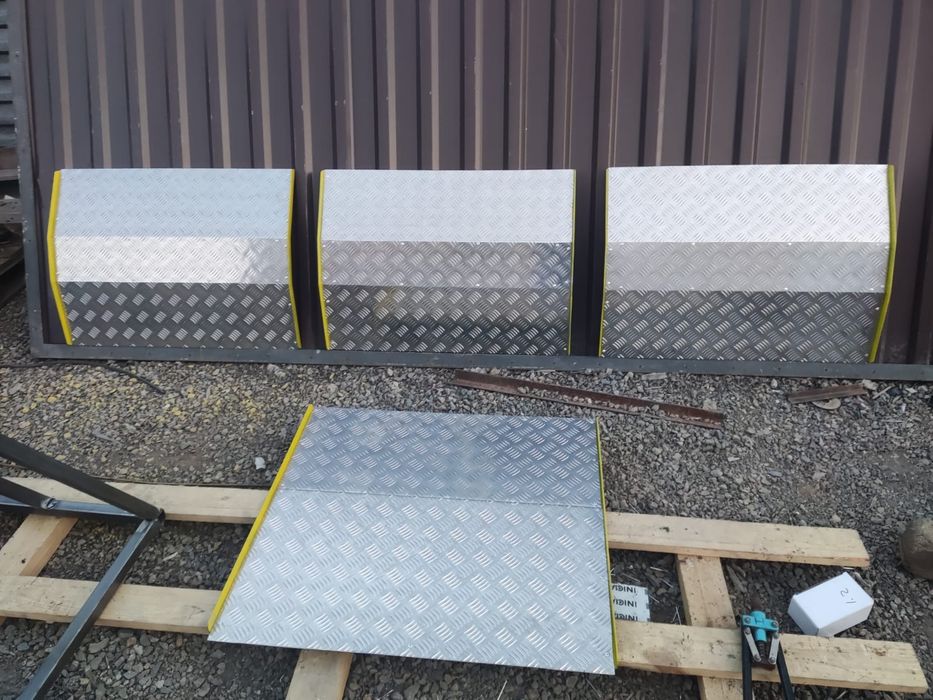 Пандус, поворотное зеркало для инвалидов