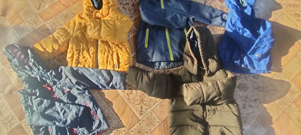 Продам куртки детские