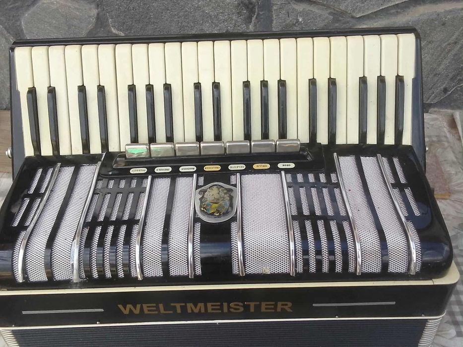 Акордеон Велтмеистер 120