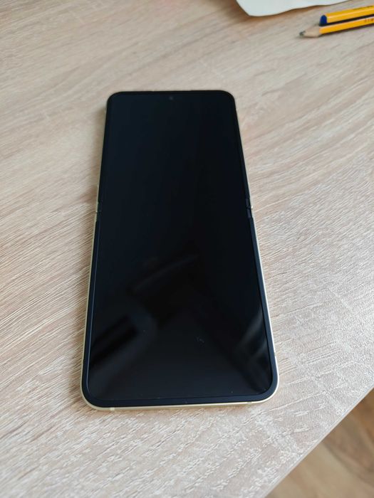 Samsung Galaxy Flip6 256GB Yellow, гаранция