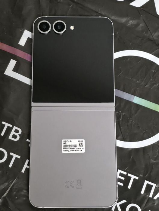 КАТО НОВ 256GB Samsung Z Flip 6 Гаранция Vivacom 2026г. Silver | Сив