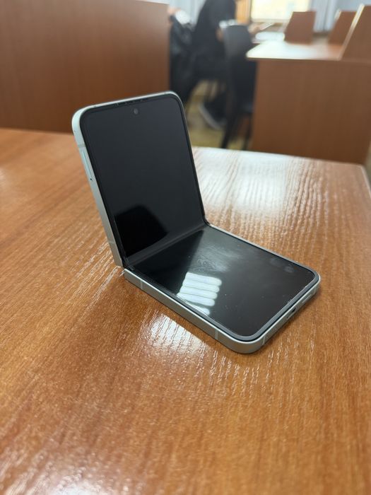 Продам Samsung Z Flip 6