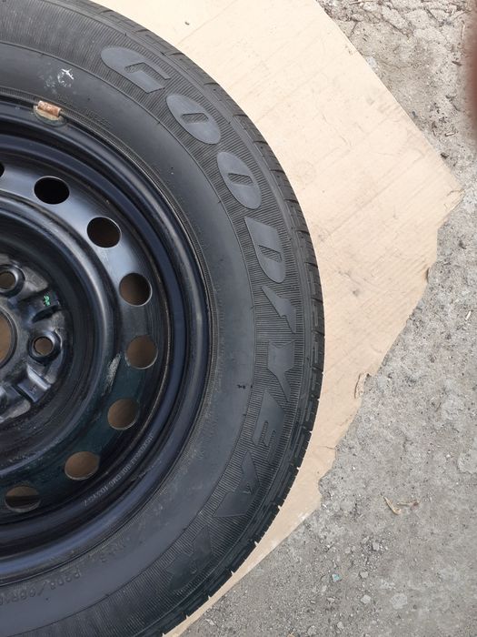 Продам летние шины с дисками