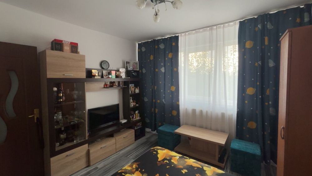 Vând apartament cu 2 camere decomandat