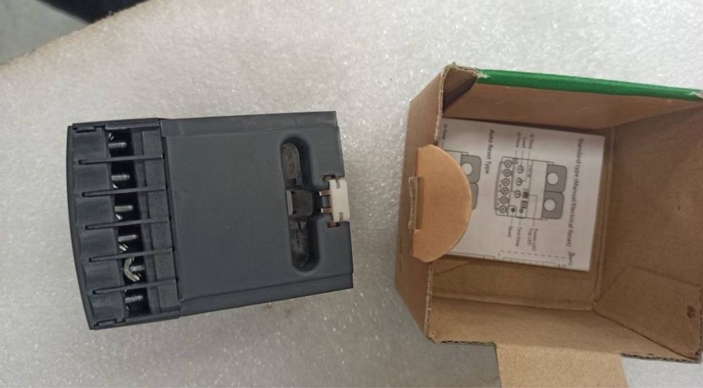 Електронно реле 0,5 A 6A 24V AC Schneider