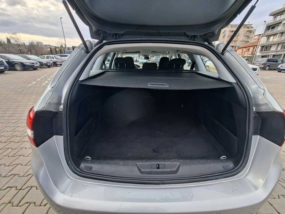 Автомобил Peugeot 308 1.6 HDI