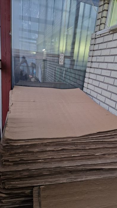 Листовой картон б.у. в отличном состоянии