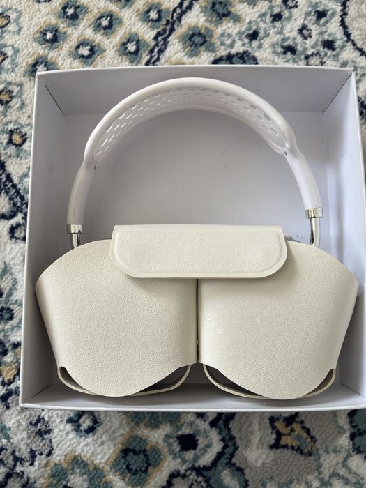 AirPods Max with Smart Case