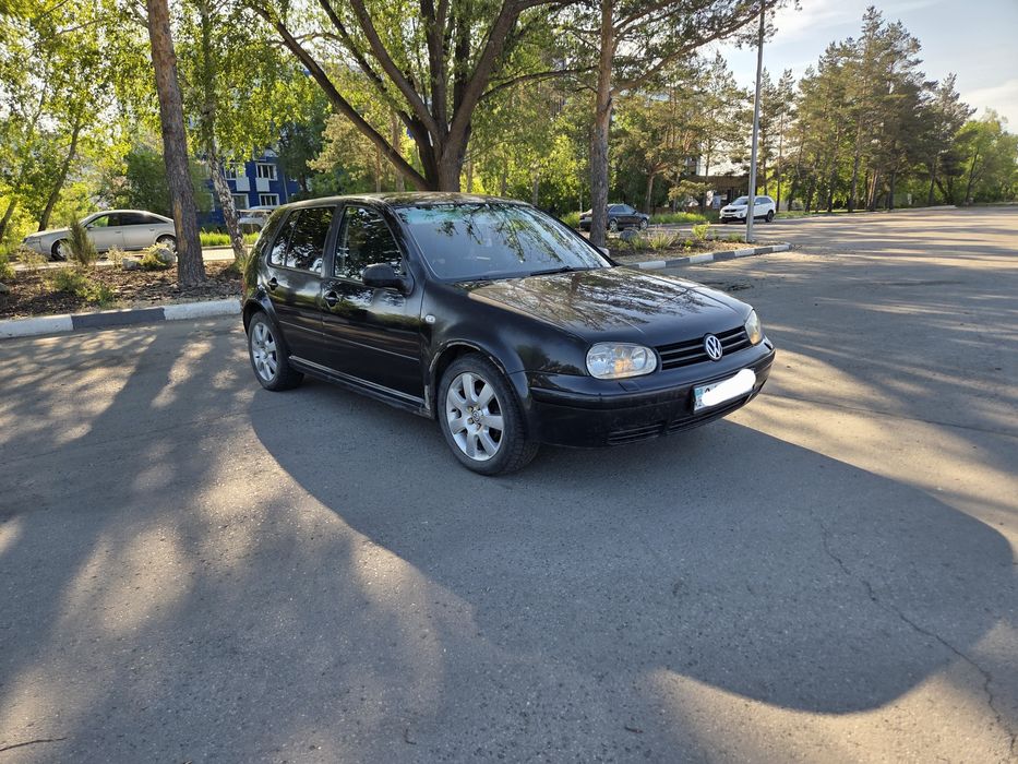 Фольксваген гольф 4 2003 год.