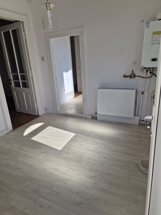 Închiriez casa spatiu comercial la intrarea in Piata Centrala Craiova