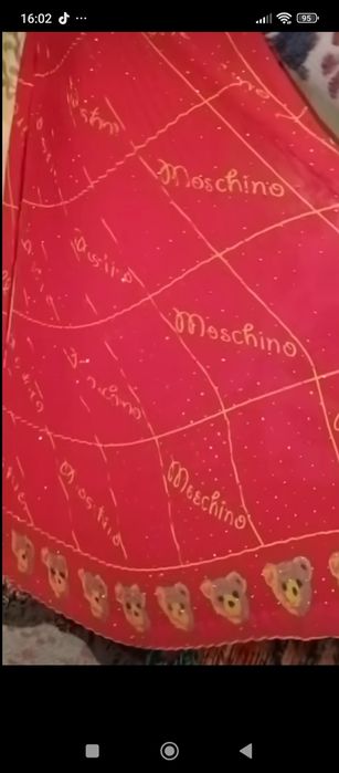 Vând haine moschino noi