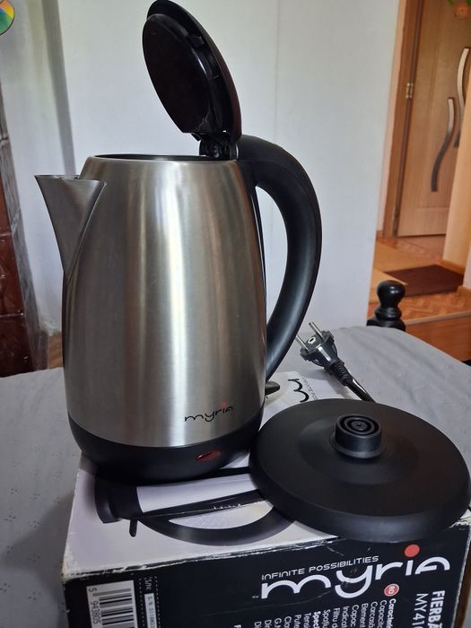 Vând fierbător de apă MYRiA  1.7  litri. Putere 2200W .Preț negociabil.