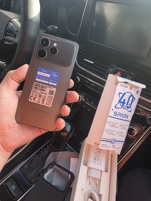 Звонит Tecno spark 40 256gb