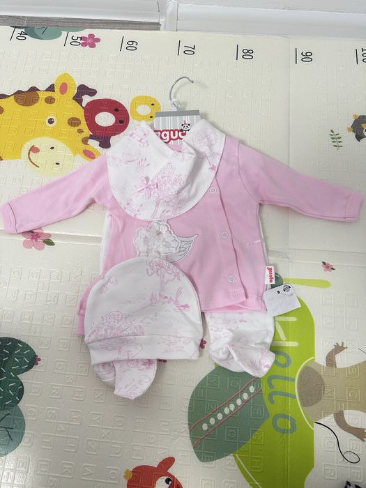 Продается девчачьи костюм