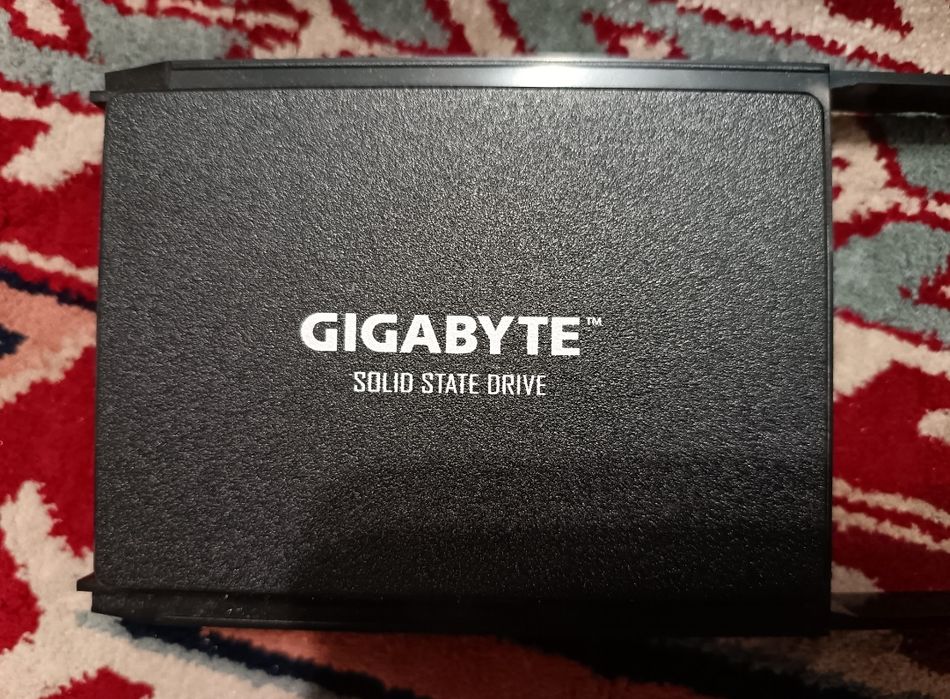 Продам ssd диск Gigabyte