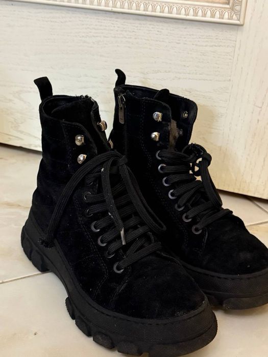 Замшевые ботинки