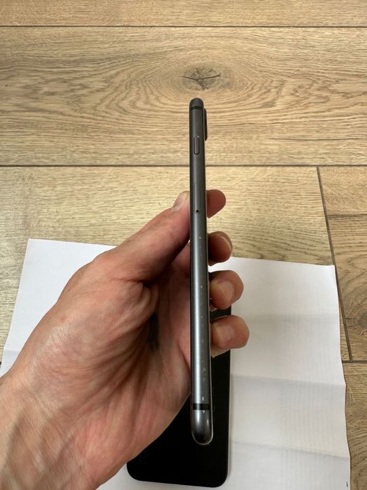Продам iPhone 8 черный