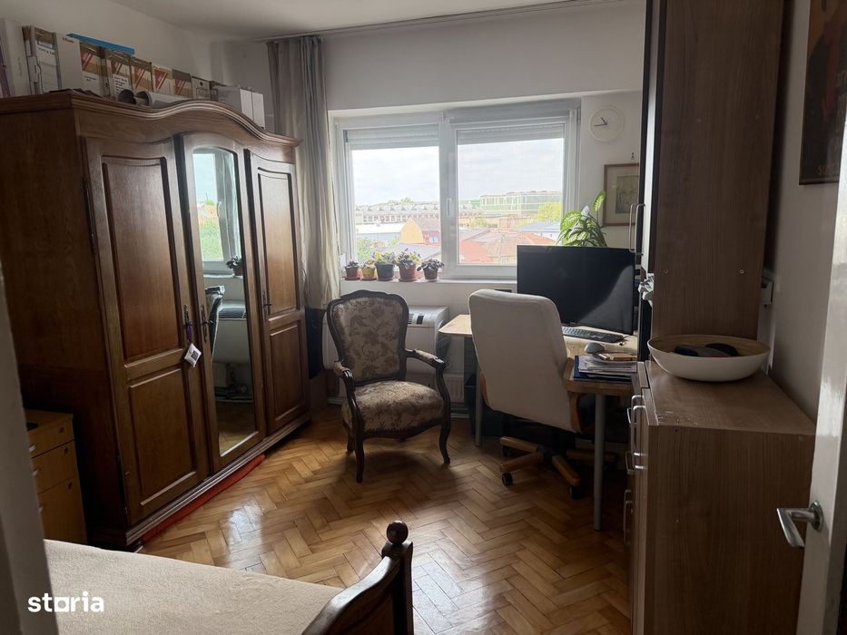 Apartament 4 camere, Intrare Micro 17