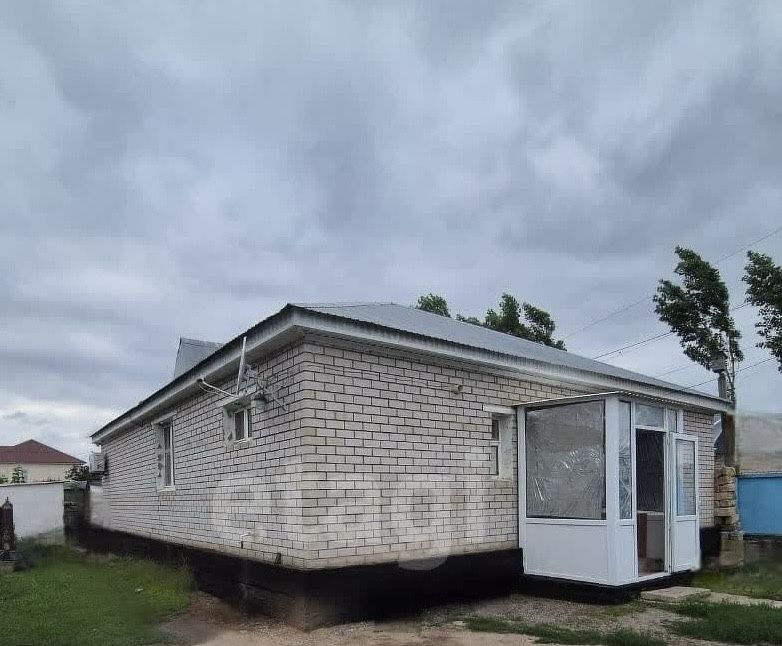 Болашақ ауданына жақын орналасқан 4 бөлмелі жер үй сатылады.