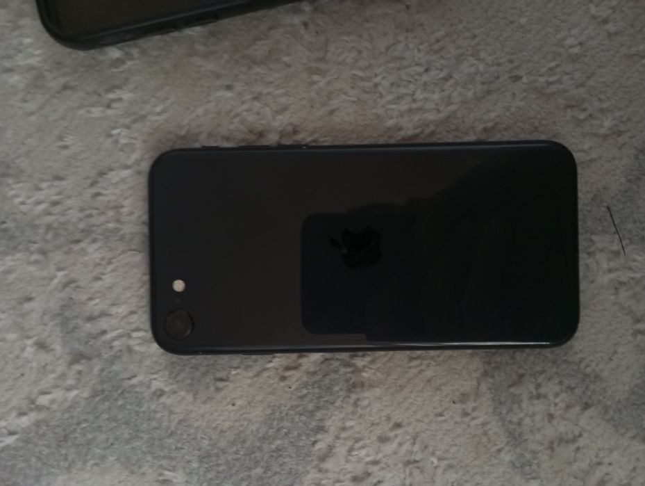 iPhone SE Память 64гб