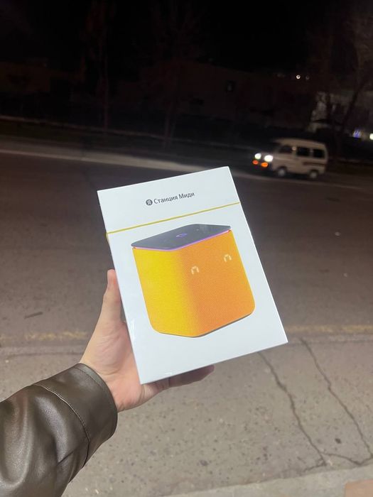 Умная колонка Яндекс Станция Миди с Алисой 24Вт (оранжевый)